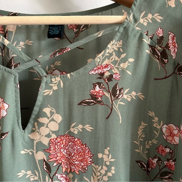Rue plus green floral flows top blouse sz 3X - Picture 6 of 9